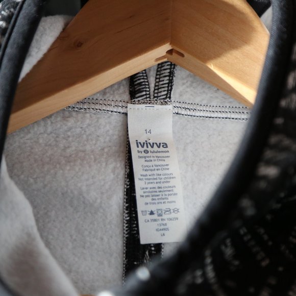 IVIVVA Warm Moments BLack White Jacket Hooded 14 - Picture 3 of 3